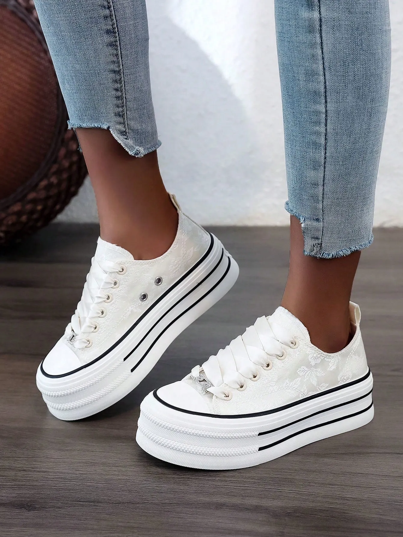 2024 Spring/Summer/Autumn New Height-Increasing White Casual Sports Shoes for Women